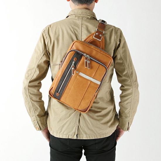 色: ベージュ[ムスタッシュ] ボディバッグ YVQ5998 公式】 MOUSTACHE ボディバッグ A4 合皮 YVQ-5998 ハーヴェスト