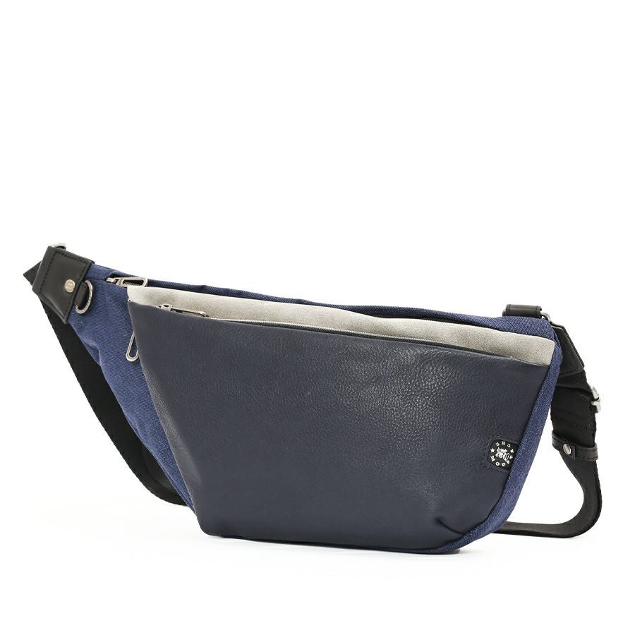 公式】 MOUSTACHE 保冷機能付きボディバッグ 杢ポリ×しぼ合皮×ベロア合