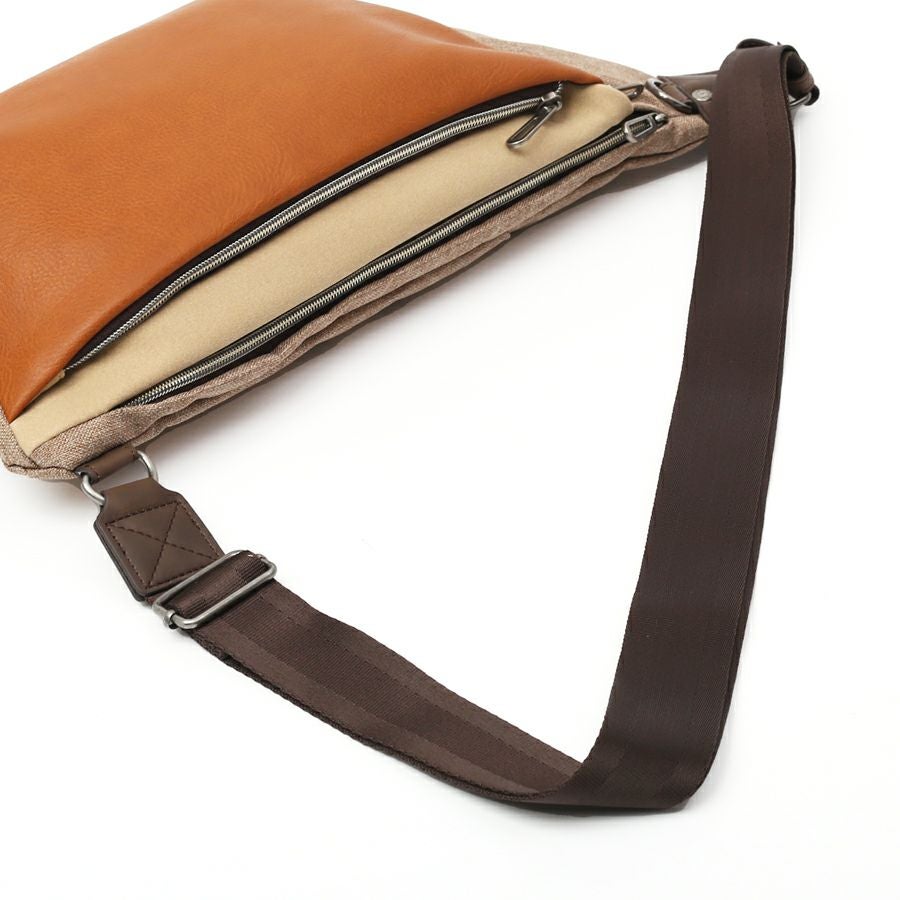 公式】 MOUSTACHE 保冷機能付きボディバッグ 杢ポリ×しぼ合皮×ベロア合