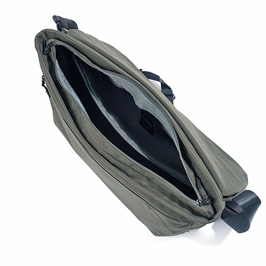 公式】 MOUSTACHE メッセンジャーバック 高密ポリエステル撥水加工 BUS