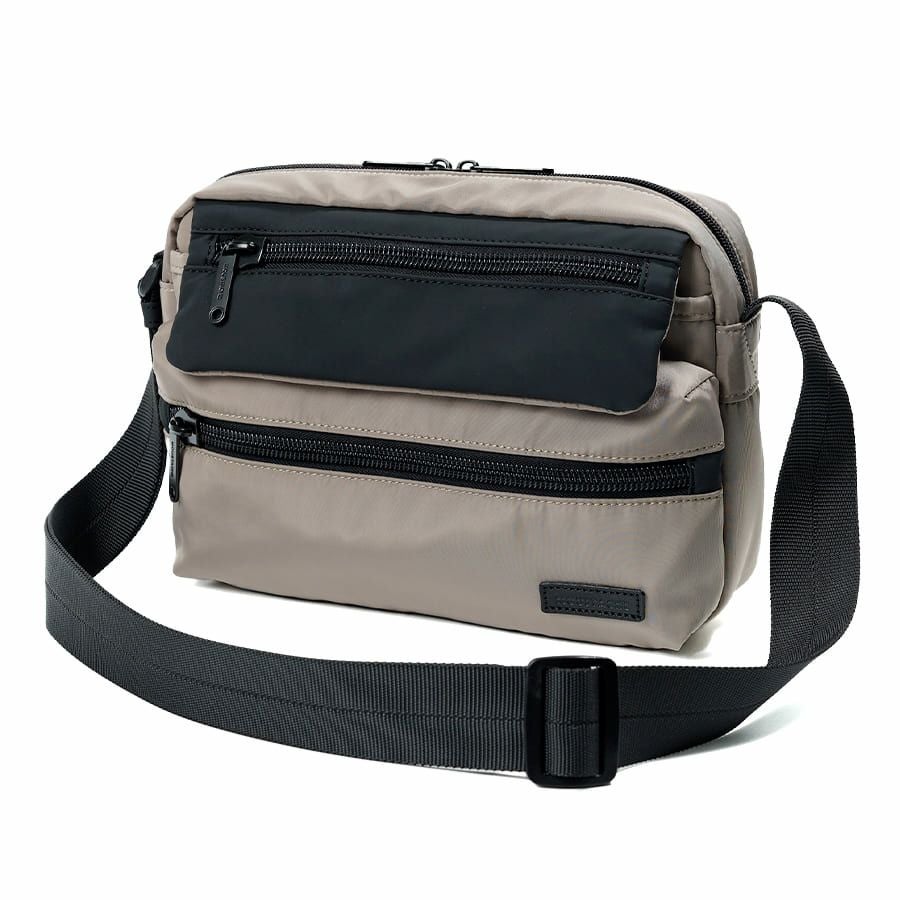 公式】 MOUSTACHE ショルダーバッグ(S) マットポリエステル×ラバー調合