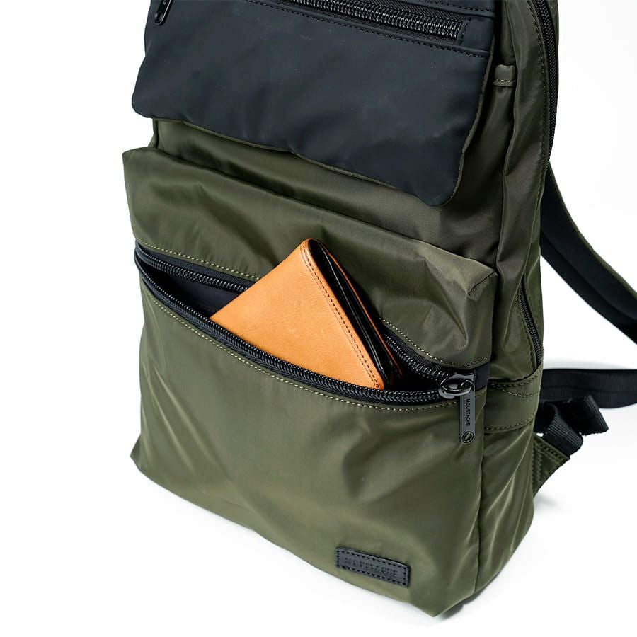 公式】 MOUSTACHE リュックサック マットポリエステル×ラバー調合皮