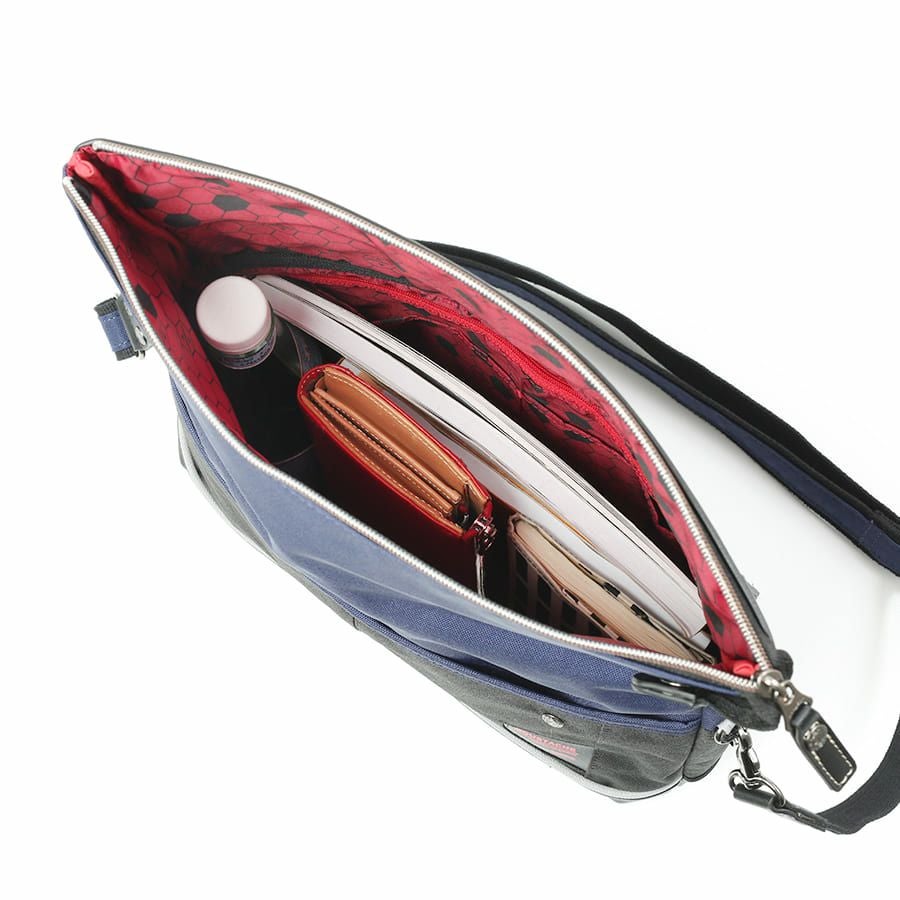 MOUSTACHE ショルダーバッグ ポリエステル×合皮 JED-1500