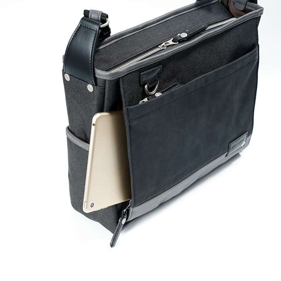 MOUSTACHE ショルダーバッグ ヌバック調合皮×合皮×ポリエステル JOH-4277