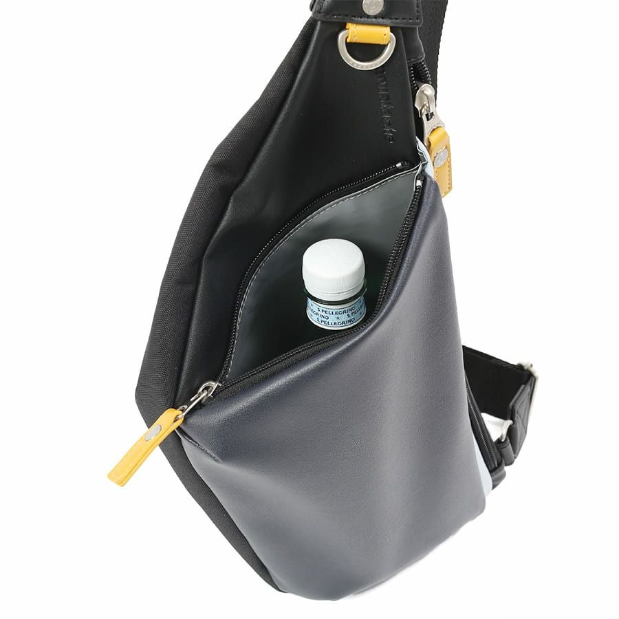 公式】 【エヴァンゲリオンコラボ】 MOUSTACHE ボディバッグ 合皮