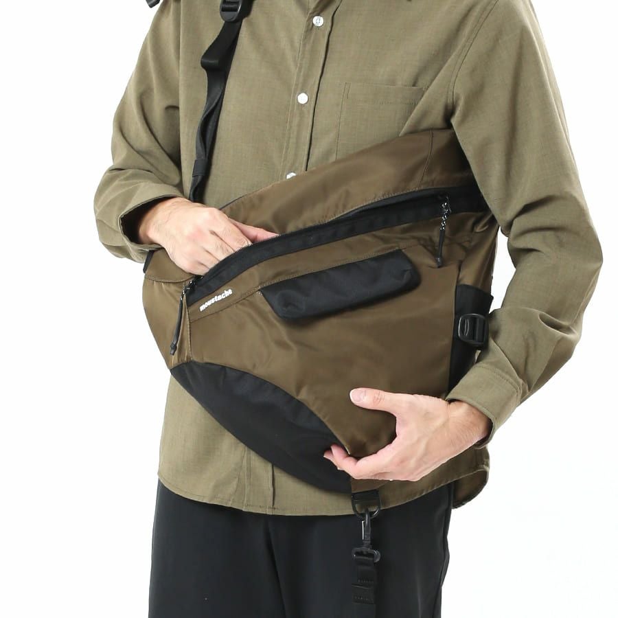 公式】 MOUSTACHE スリングバッグ 210Dヘビーツイルナイロン