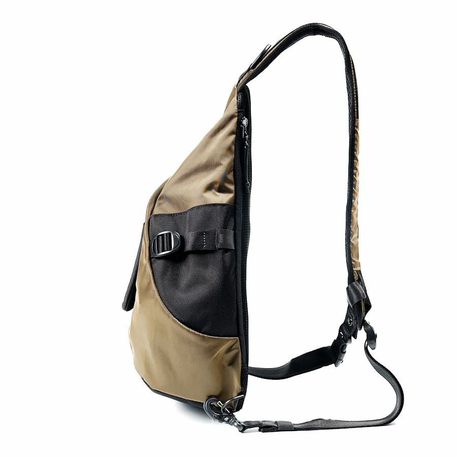 公式】 MOUSTACHE スリングバッグ 210Dヘビーツイルナイロン