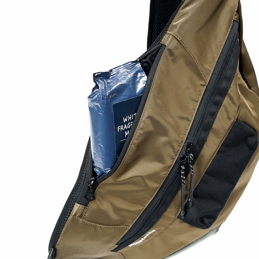 公式】 MOUSTACHE スリングバッグ 210Dヘビーツイルナイロン