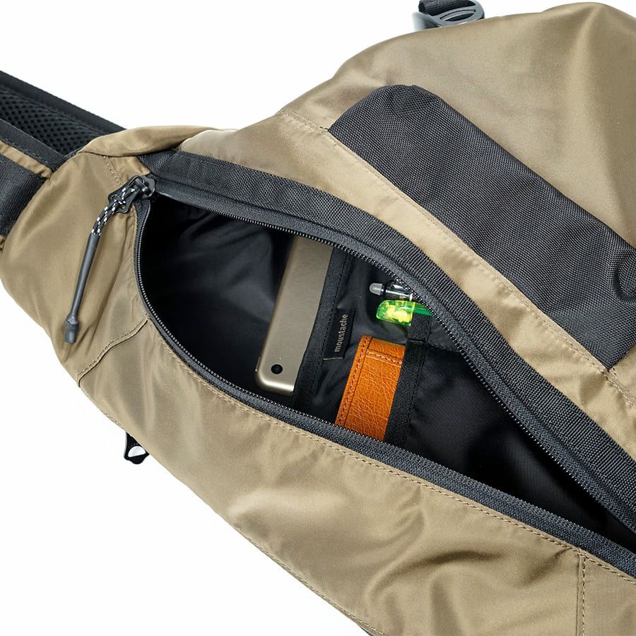 MOUSTACHE スリングバッグ 210Dヘビーツイルナイロン×ポリエステル JNZ-4949