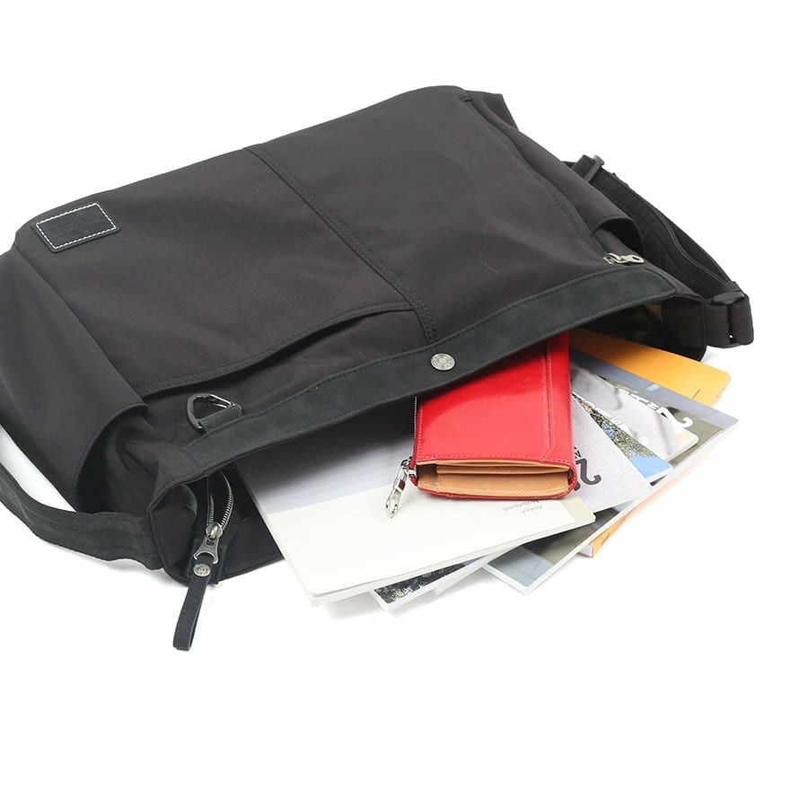 公式】 MOUSTACHE ショルダーバッグ ナイロン×ベロア調合皮 JVJ-4111