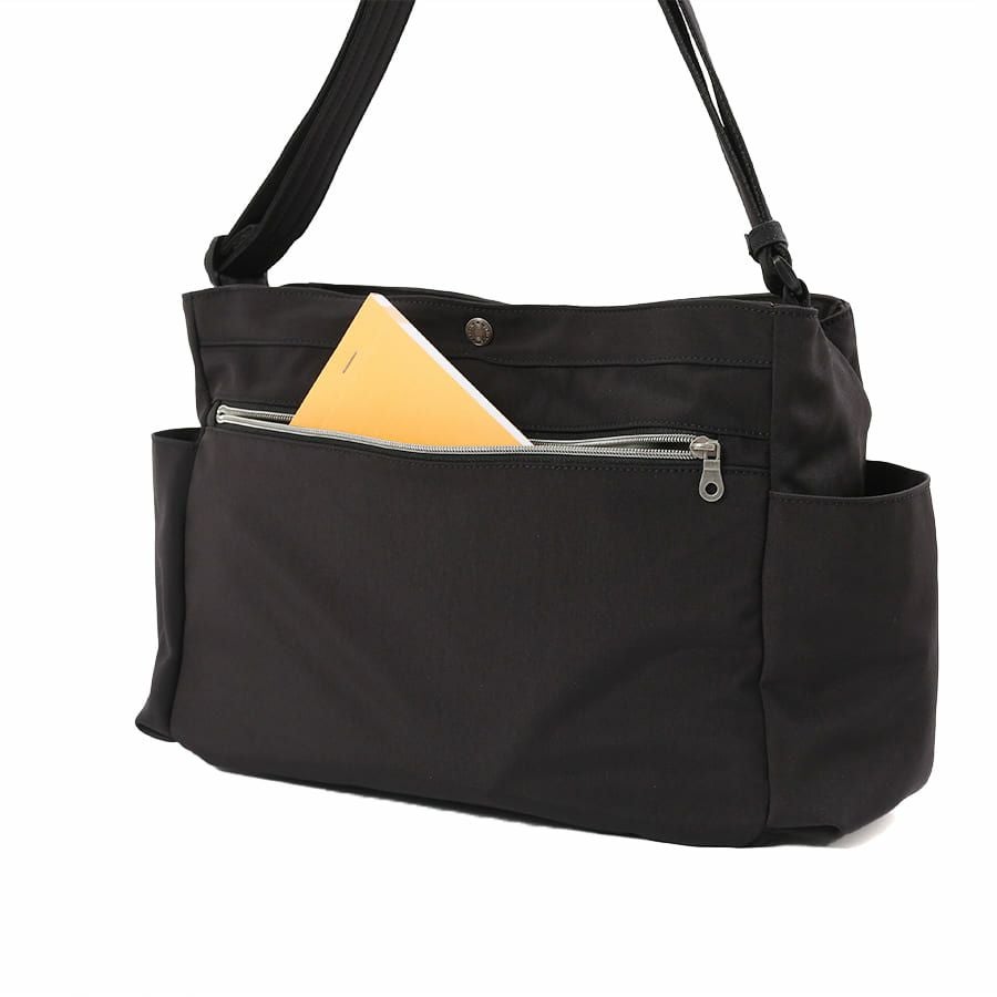 MOUSTACHE ショルダーバッグ ナイロン×ベロア調合皮 JVJ-4111