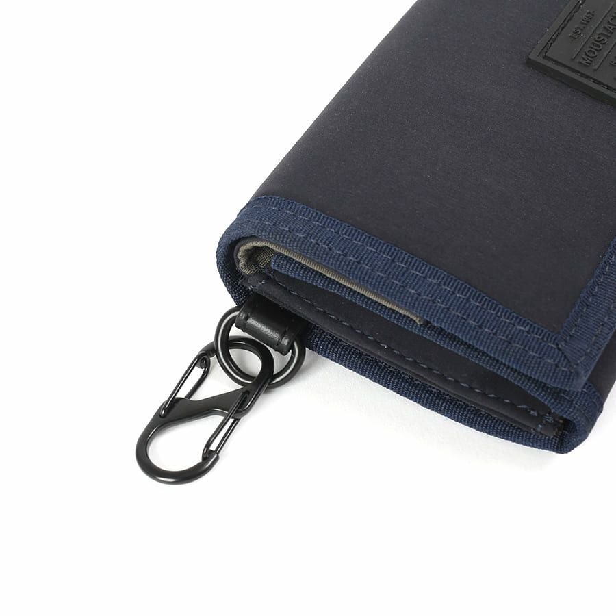 公式】 MOUSTACHE カラビナ付きコンパクト二つ折り財布 撥水