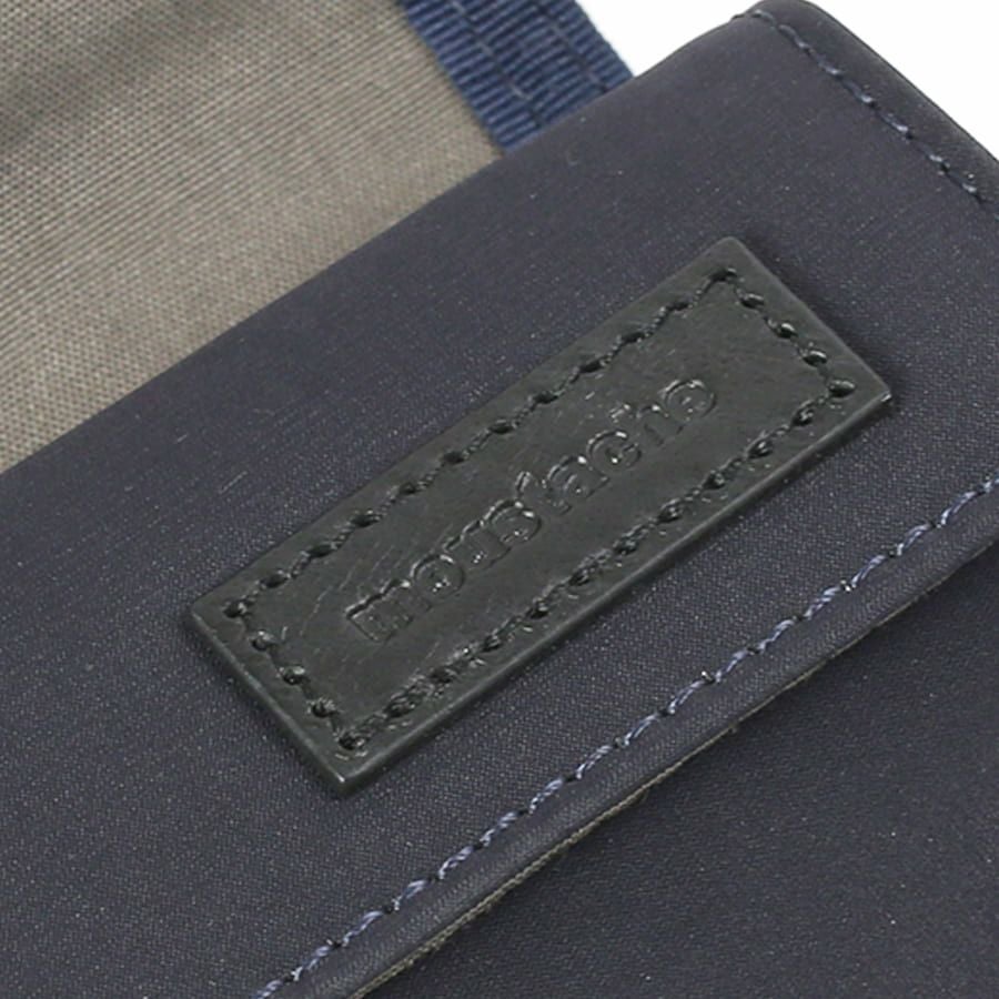 MOUSTACHE カラビナ付きコンパクト二つ折り財布 撥水ポリエステル×牛革 KXX-4422