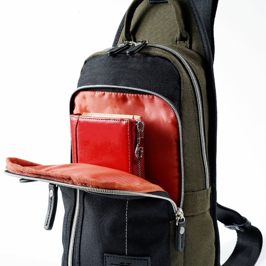 MOUSTACHE ボディバッグ ポリエステル×合皮 JJL-0320