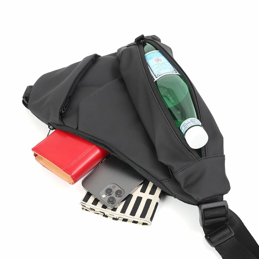 MOUSTACHE ボディバッグ ラバー調合皮 JVD-0460