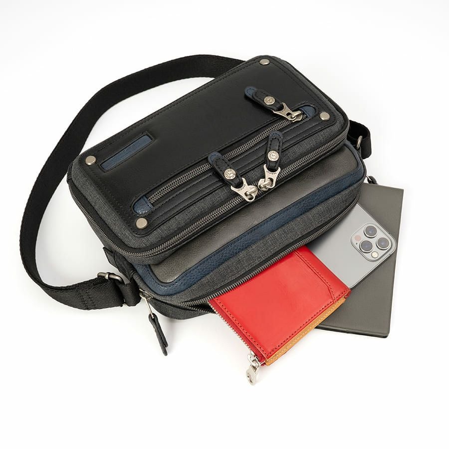 MOUSTACHE 横型ミニショルダーバッグ シュリンク合皮×マット合皮×杢調ポリ JEX-4332