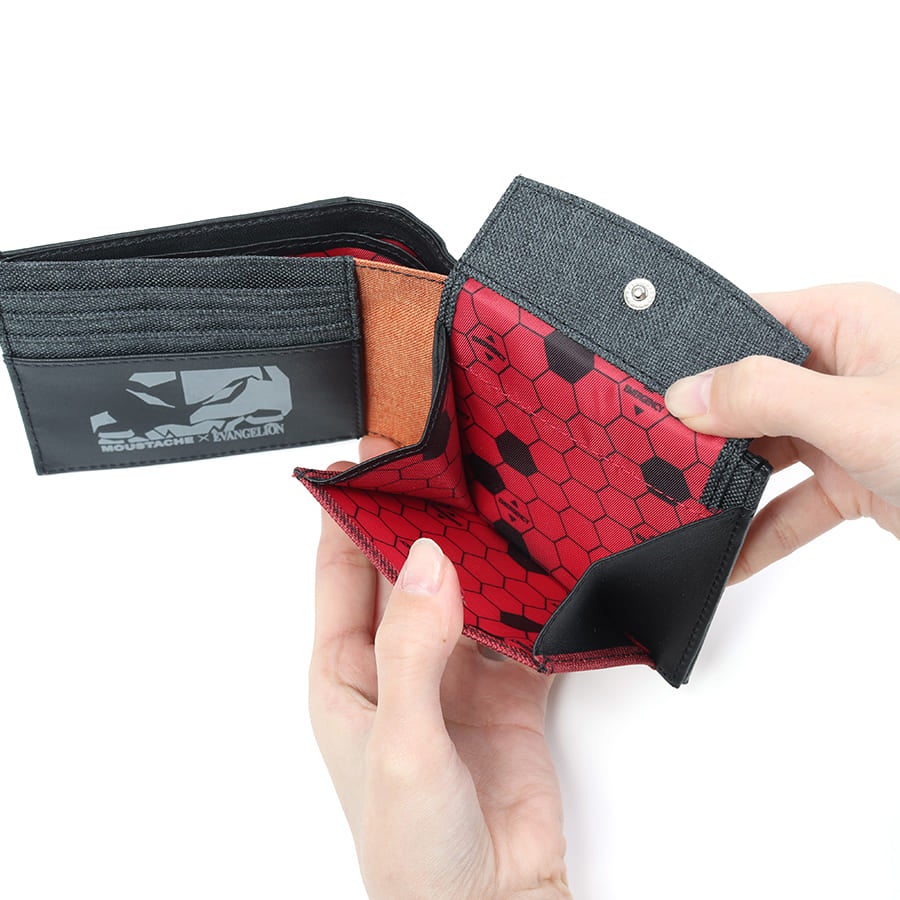 エヴァンゲリオンコラボ】 【数量限定】 MOUSTACHE 二つ折り財布 杢調ポリエステル×牛革 NDH-1852