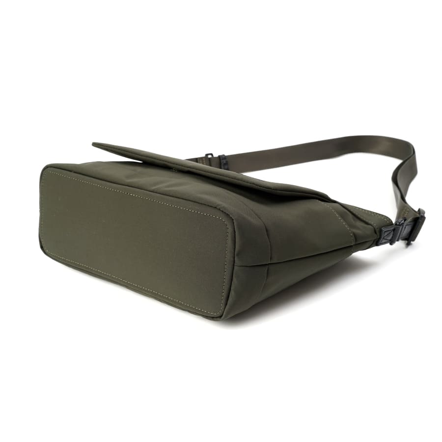 MOUSTACHE 撥水 ショルダーバッグ 高密ポリエステル撥水加工 BAY-0396