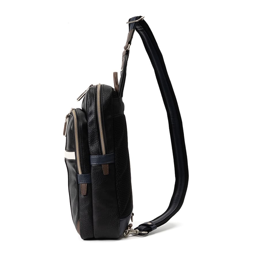 【WEB限定色】 MOUSTACHE ボディバッグ A4 合皮 YVQ-5998N