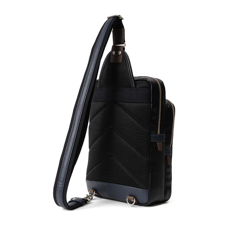 【WEB限定色】 MOUSTACHE ボディバッグ A4 合皮 YVQ-5998N