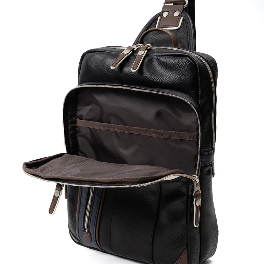 【WEB限定色】 MOUSTACHE ボディバッグ A4 合皮 YVQ-5998N