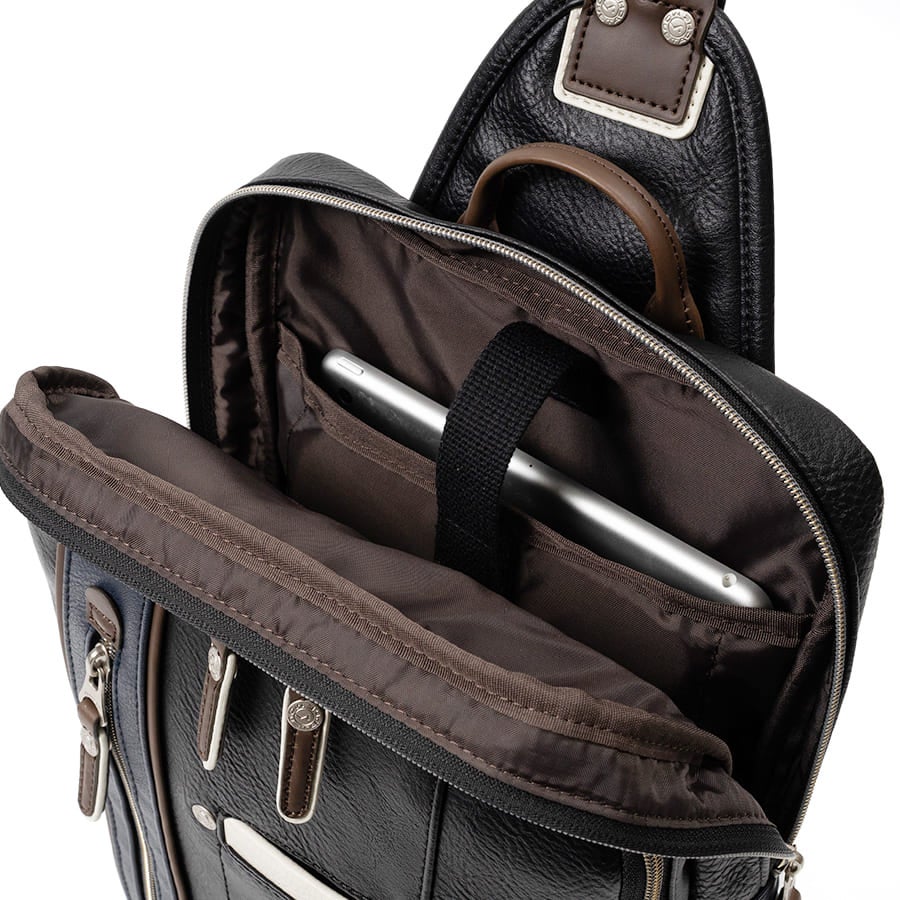 【WEB限定色】 MOUSTACHE ボディバッグ A4 合皮 YVQ-5998N