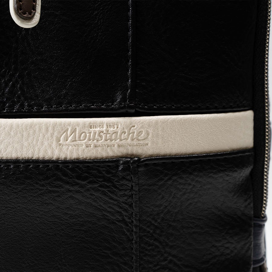 【WEB限定色】 MOUSTACHE ボディバッグ A4 合皮 YVQ-5998N