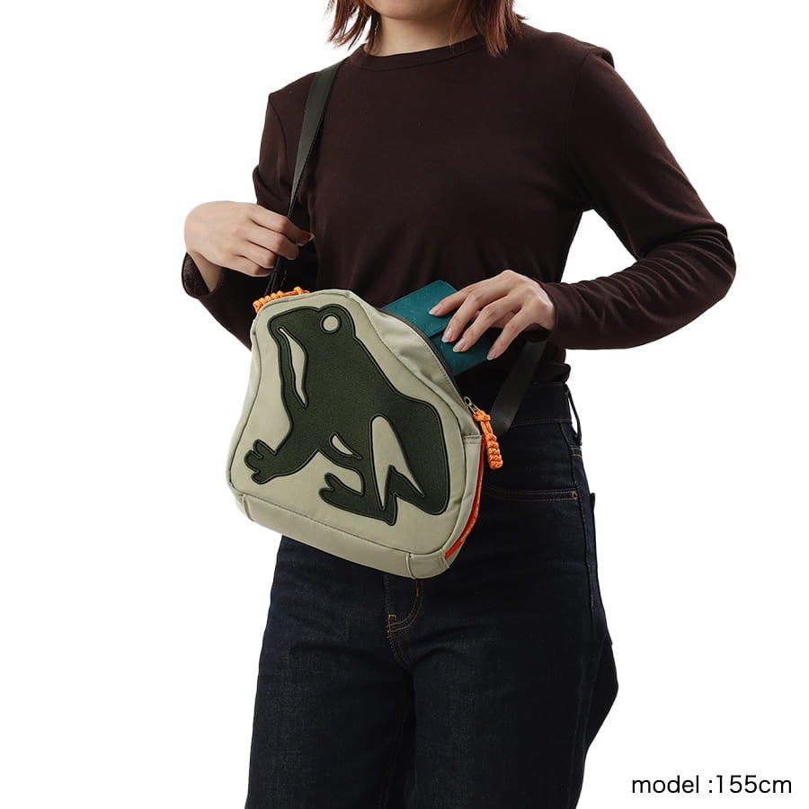 ESSENCE OF POISON 刺繍ショルダーバッグ ナイロンツイル BMI-3330