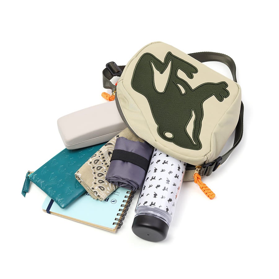 ESSENCE OF POISON 刺繍ショルダーバッグ ナイロンツイル BMI-3330